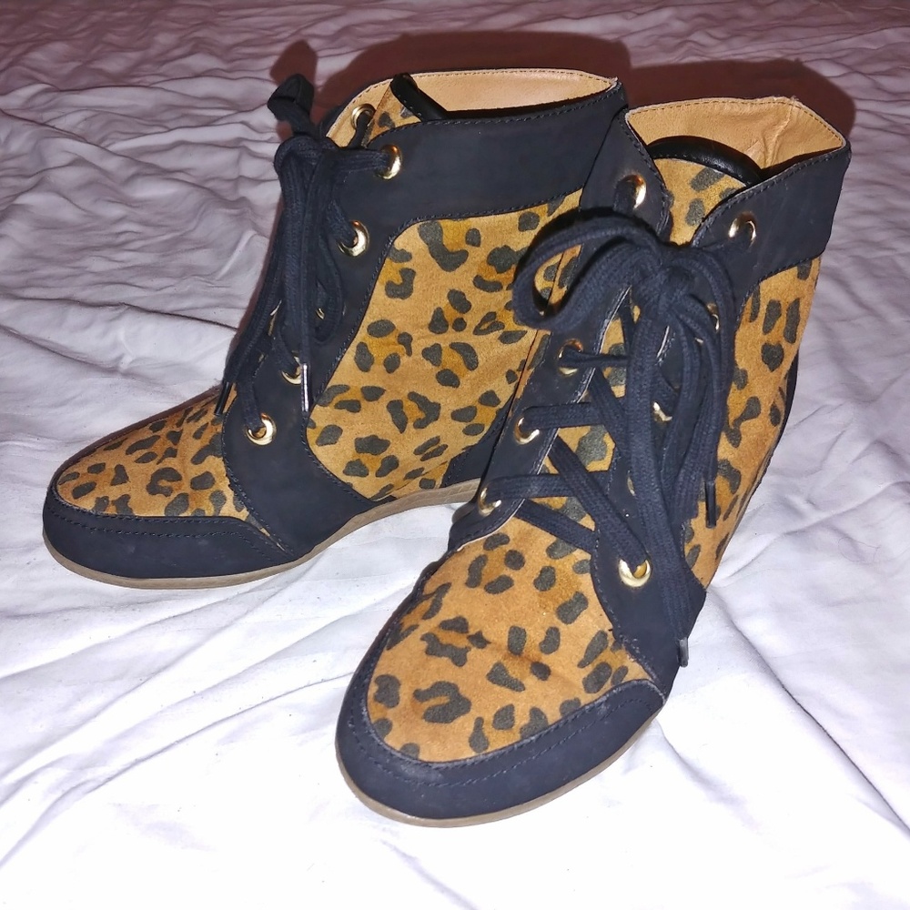 Cheetah print tie-up wedges